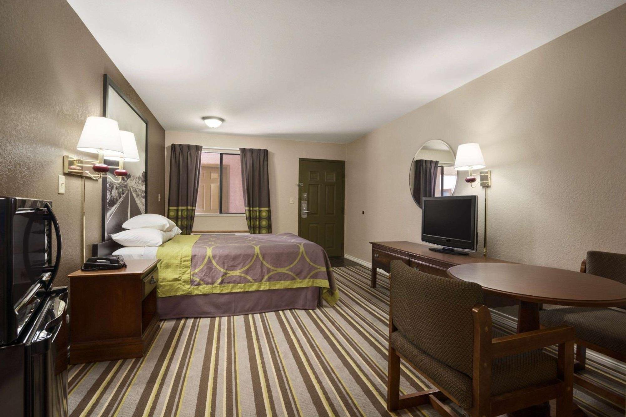 Motel Super 8 By Wyndham Childress Extérieur photo